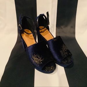 Urban Outfitters Navy Velvet and Gold Pumps